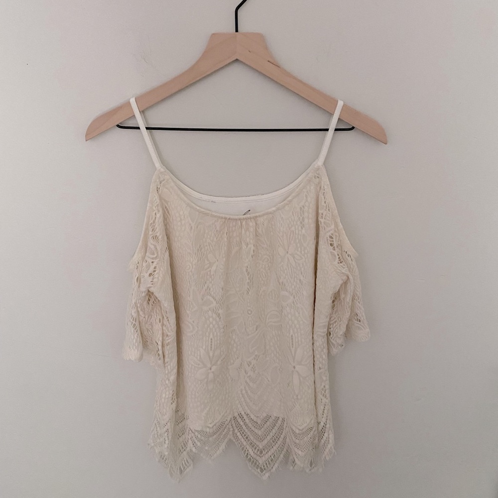 Alya Size M Cold Shoulder Lace Top
